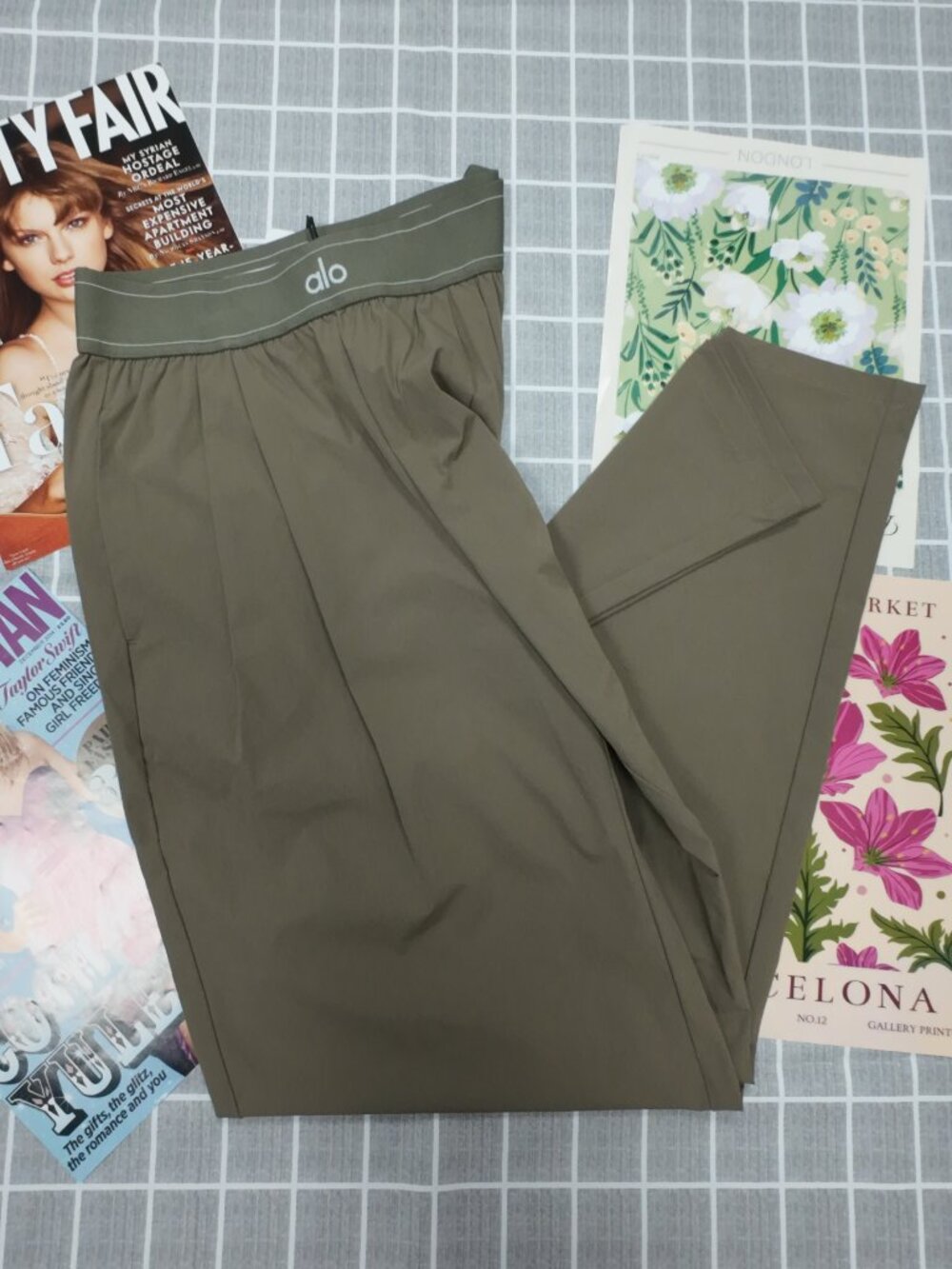 Brand New🌱ALO Yoga Olive Tree Suit Up Pants Regular 30 inseam - Picture 6 of 6